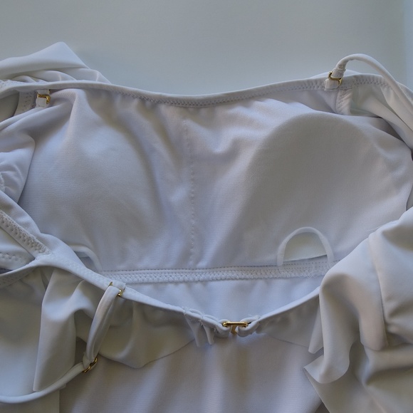 Raisins 1 Piece Maui Garden Off Shoulder Swimsuit - Picture 4 of 4